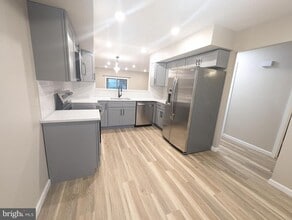 988 Beechwood Pl in Warminster, PA - Foto de edificio - Building Photo