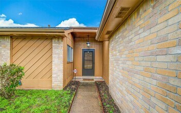 1911 Ripple Creek Dr in Missouri City, TX - Building Photo - Building Photo