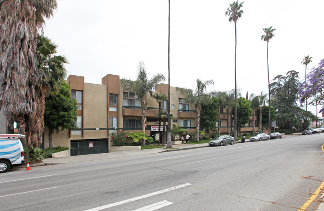 Mandalay Palms in Van Nuys, CA - Foto de edificio - Building Photo