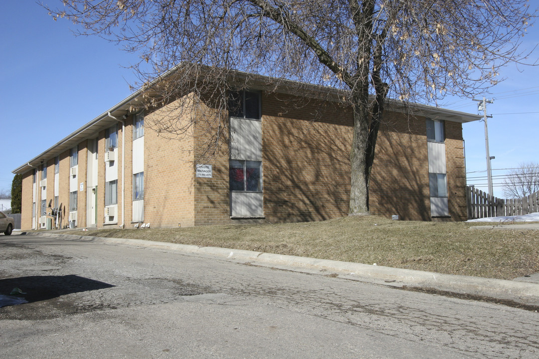 5305 52nd St in Kenosha, WI - Foto de edificio