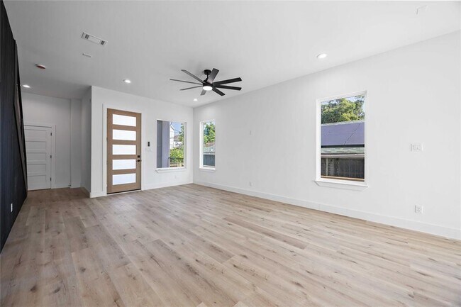 2206 Bleker St in Houston, TX - Building Photo - Building Photo