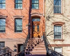 728 Bloomfield St in Hoboken, NJ - Building Photo - Building Photo