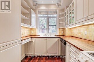 37 Shaftesbury Ave in Toronto, ON - Building Photo - Building Photo