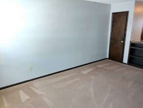 948 Mission in Manhattan, KS - Building Photo - Building Photo