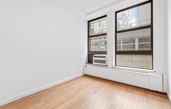 102 Fulton St in New York, NY - Building Photo - Building Photo