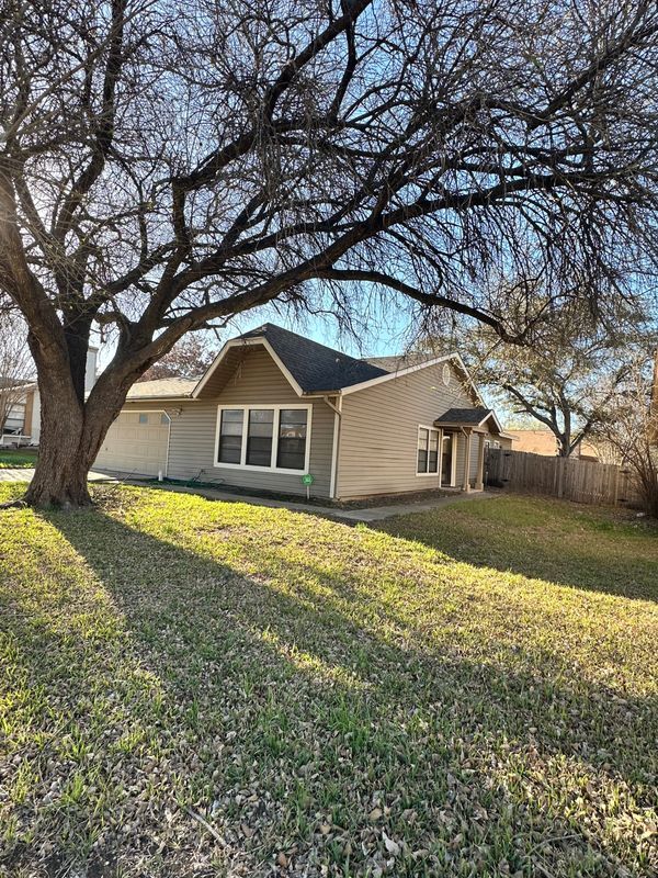 5718 Jones Falls Dr in San Antonio, TX - Building Photo - Building Photo