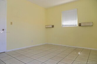 5881 NE 18th Ave-Unit -2 in Fort Lauderdale, FL - Building Photo - Building Photo