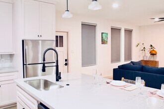 12204 Hairston Cir, Unit A in Willis, TX - Foto de edificio - Building Photo