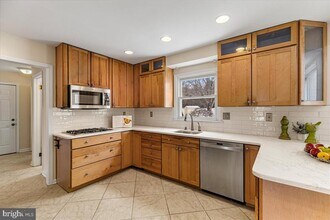 27 Cartwright Dr in West Windsor Township, NJ - Building Photo - Building Photo