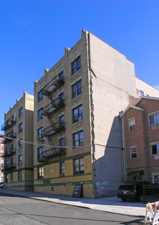 853 Elsmere Pl in Bronx, NY - Foto de edificio