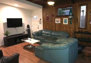 525 Brooks St in Oceanside, CA - Building Photo - Building Photo