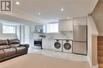 556 Netherwood Cres in Kitchener, ON - Building Photo - Building Photo