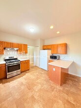 1660 Brookdale Dr in Canton Township, MI - Building Photo - Building Photo