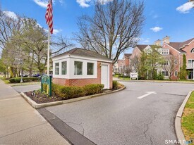 51 Forest Ave in Greenwich, CT - Building Photo