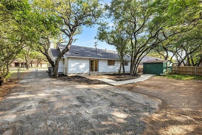 property at 406 Lakeway Dr