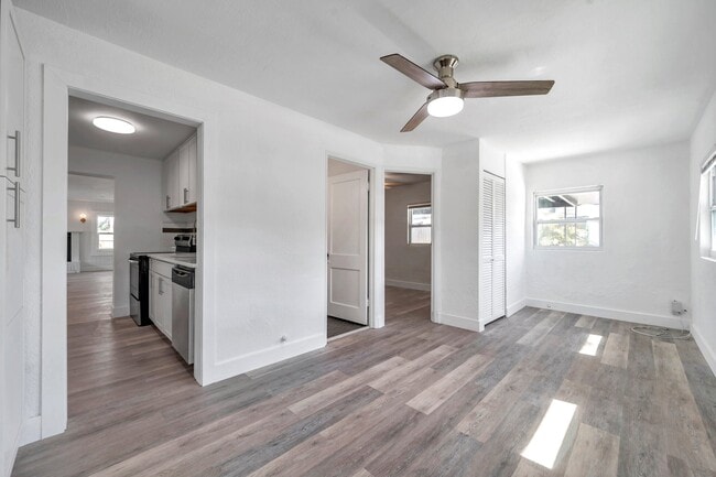 921 7th St NW in Largo, FL - Building Photo - Building Photo