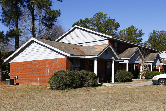 Piedmont Woods Apartments in Barnesville, GA - Foto de edificio - Building Photo