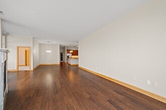 1111 N Marshall St, Unit City Green in Milwaukee, WI - Foto de edificio - Building Photo