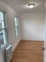 6710 52nd Rd, Unit 2 in Maspeth, NY - Building Photo