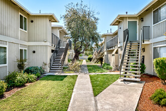 Tanglewood Apartments in Lemoore, CA - Foto de edificio - Building Photo