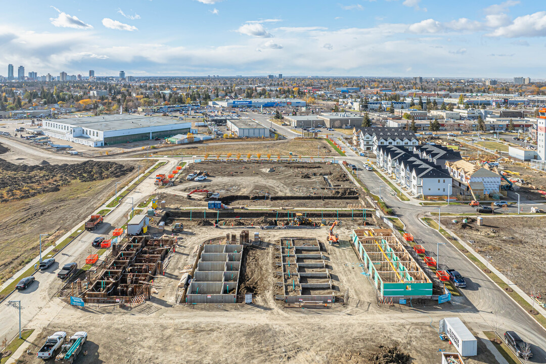 Pilot in Edmonton, AB - Building Photo