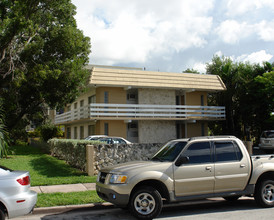 109 Menores Ave in Coral Gables, FL - Building Photo - Building Photo