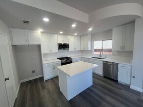39790 Monarch Dr in Murrieta, CA - Foto de edificio - Building Photo