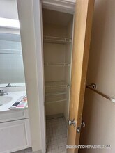 154 N Beacon St, Unit B1 in Boston, MA - Foto de edificio - Building Photo