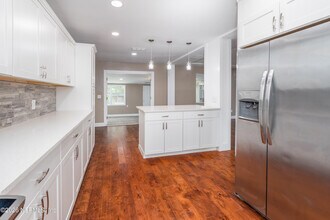 2450 Fallen Tree Dr W in Jacksonville, FL - Building Photo - Building Photo