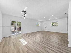 139 NE 17th St in Homestead, FL - Building Photo - Building Photo
