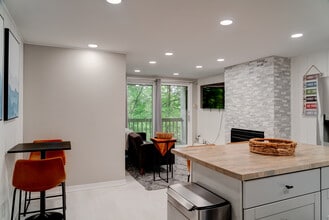 697 E Mountain Rd in Killington, VT - Building Photo - Building Photo