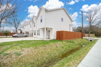 2753 Redrock St in Houston, TX - Building Photo - Building Photo