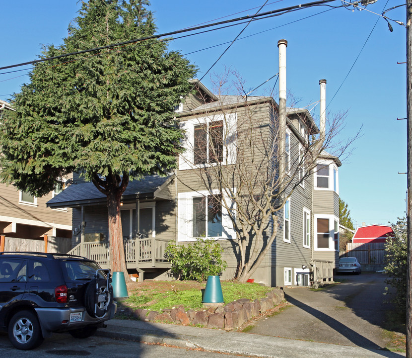 1010 Apartments in Seattle, WA - Building Photo