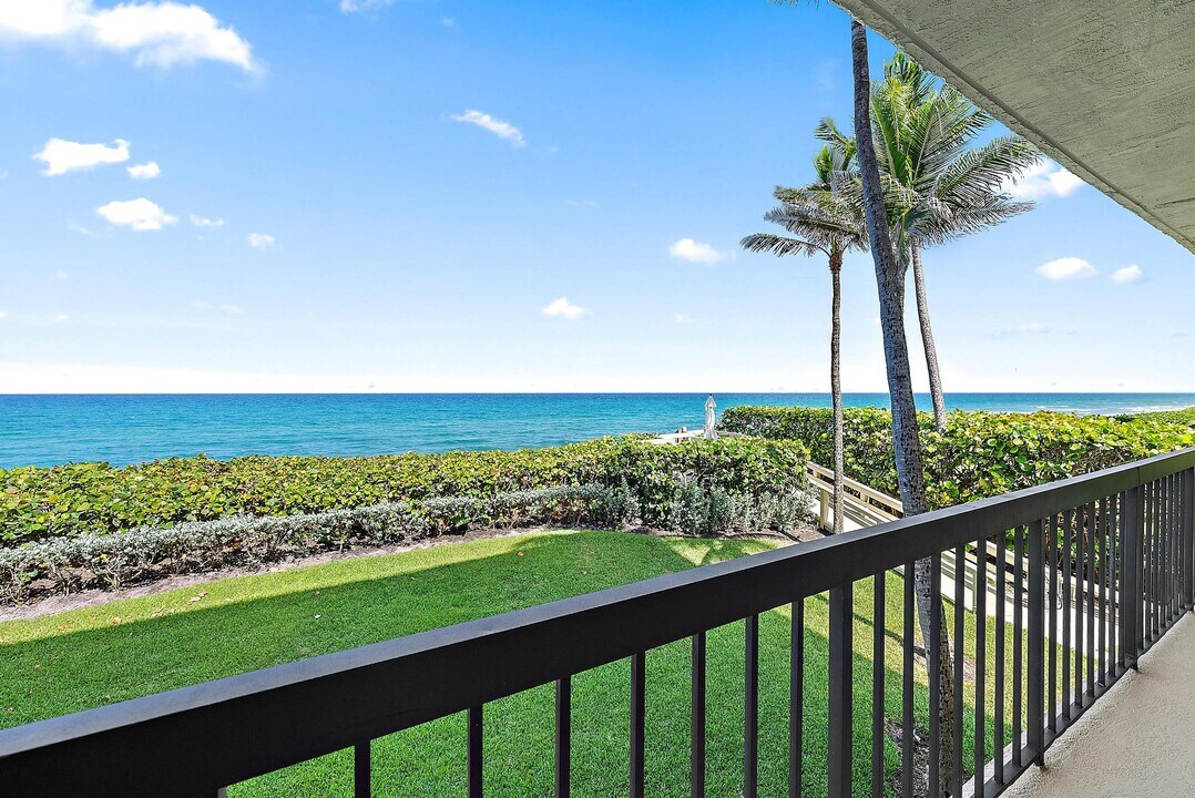 3390 S Ocean Blvd in Palm Beach, FL - Building Photo
