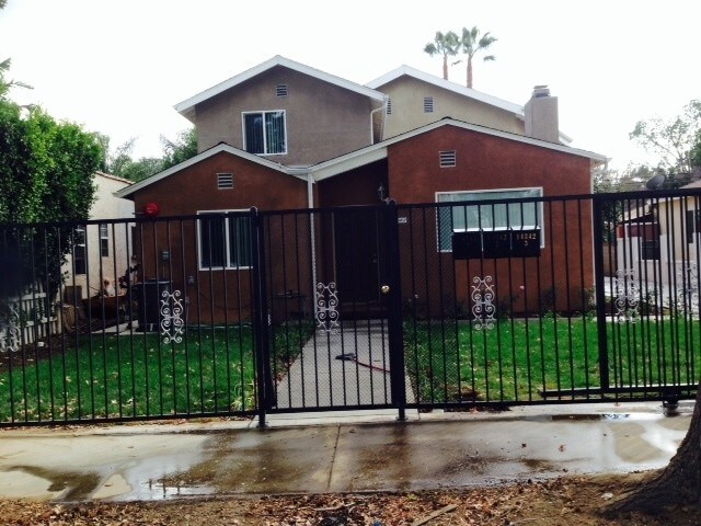 14342 Tiara St in Van Nuys, CA - Building Photo