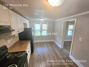 126 Madison Ave in Webster Groves, MO - Building Photo - Building Photo