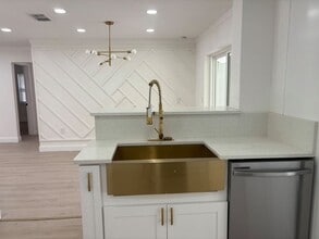 12909 Forest Hills Dr in Tampa, FL - Building Photo - Building Photo