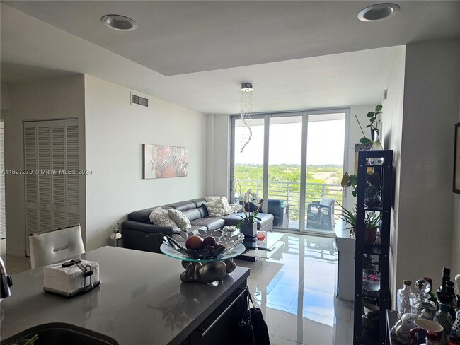 7875 NW 107th Ave, Unit 510 in Doral, FL - Building Photo - Building Photo