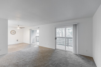 Woodspring Apartments in Tigard, OR - Building Photo - Interior Photo