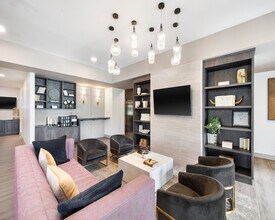 McDowell Point 55+ Active Adult Apartment Homes in Naperville, IL - Foto de edificio - Building Photo