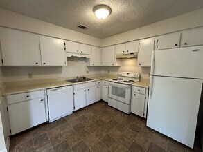 903 Malibu Dr in Hinesville, GA - Building Photo - Building Photo