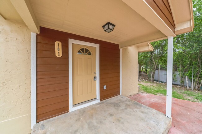 property at 101 W Schreiner St