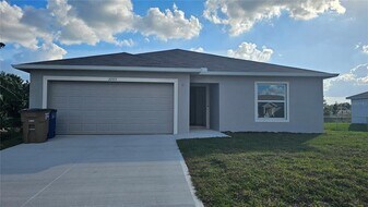 3203 6th St W in Lehigh Acres, FL - Building Photo