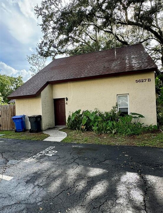 5627 Ashley Oaks Dr in Tampa, FL - Building Photo