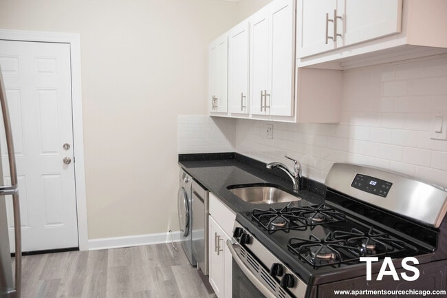 644 W Roscoe St, Unit 2S in Chicago, IL - Building Photo - Building Photo