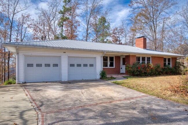 property at 804 2nd Ave NE