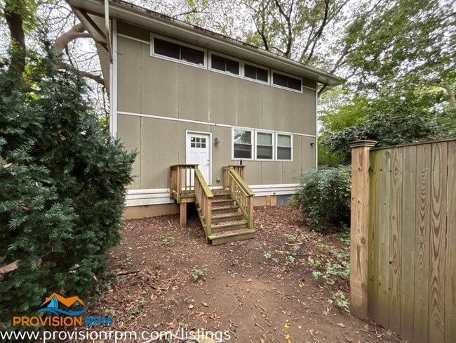 property at 915 Jackson St