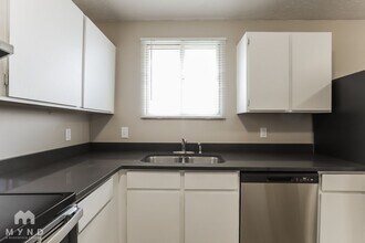 2460 Woodthrush Dr in Sandy, UT - Building Photo - Building Photo