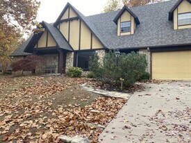 6932 S Knoxville Ave in Tulsa, OK - Building Photo