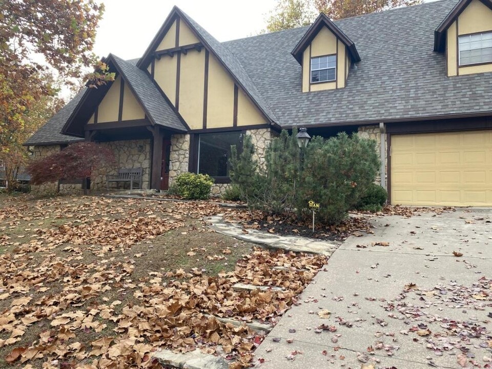 6932 S Knoxville Ave in Tulsa, OK - Building Photo